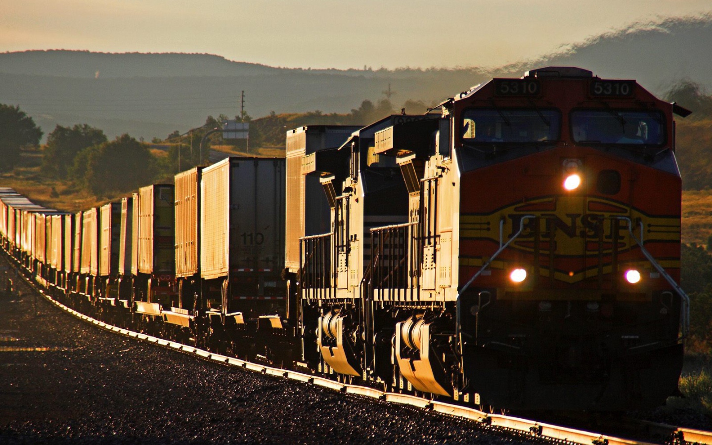 Поезд в западном направлении  BNSF / Эш Форк / Аризона / США