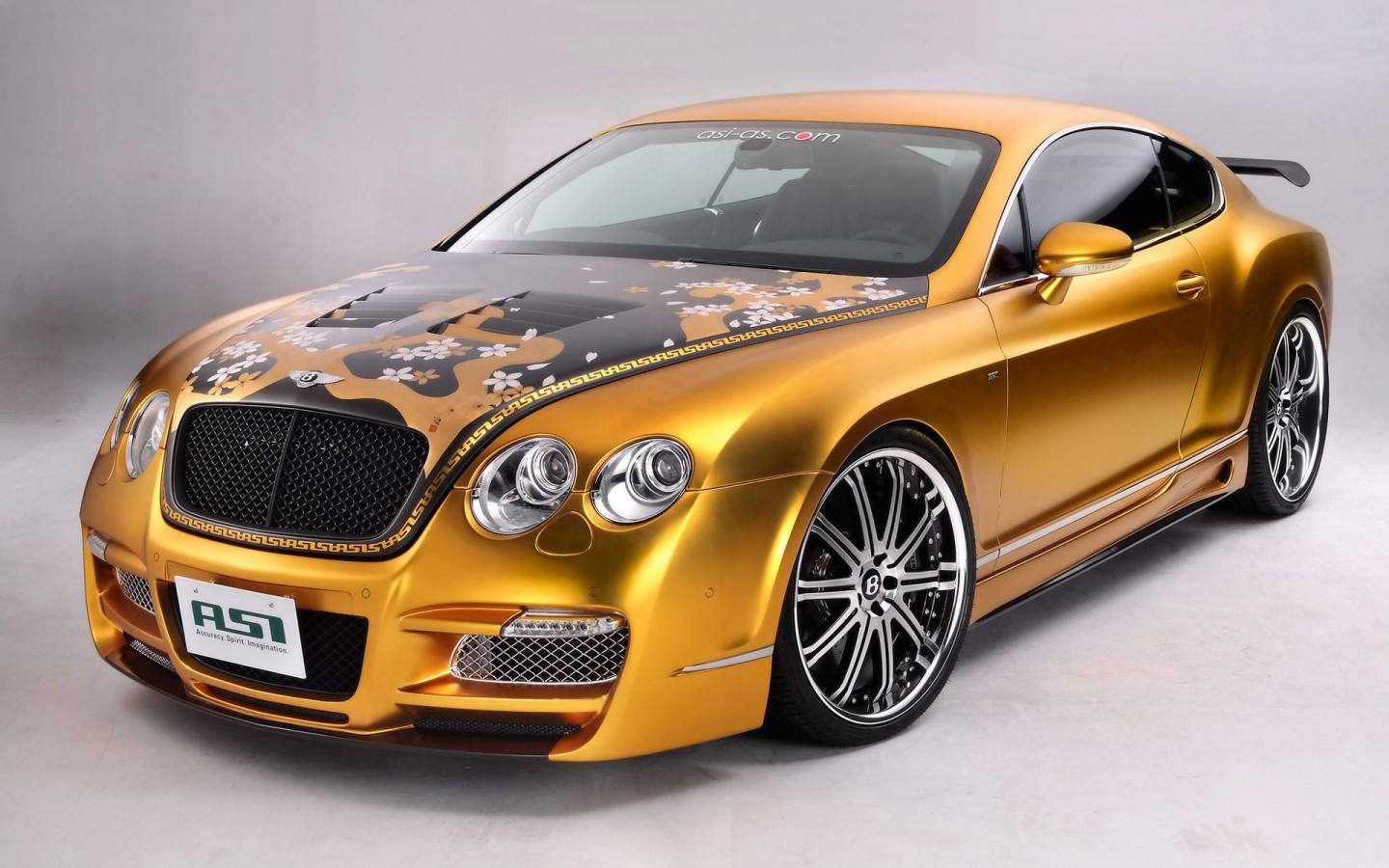Золотой Bentley