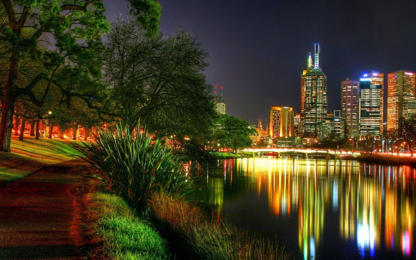 Вечер в городском парке