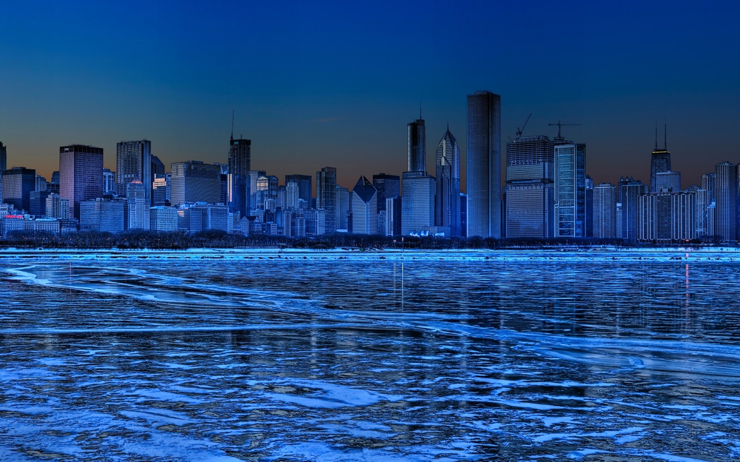 Замерзшее озеро