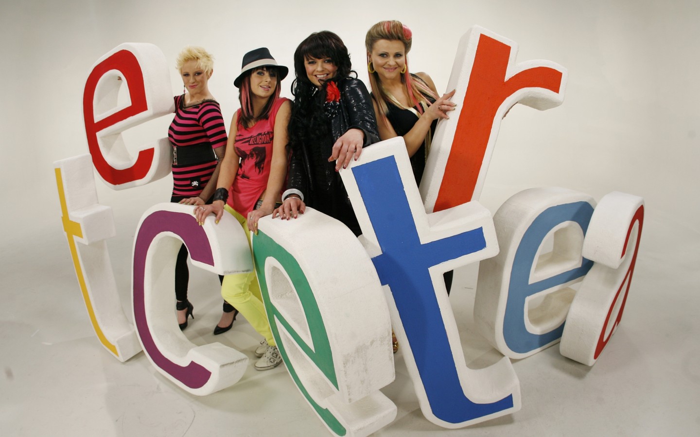 Sinead and Black Daisys