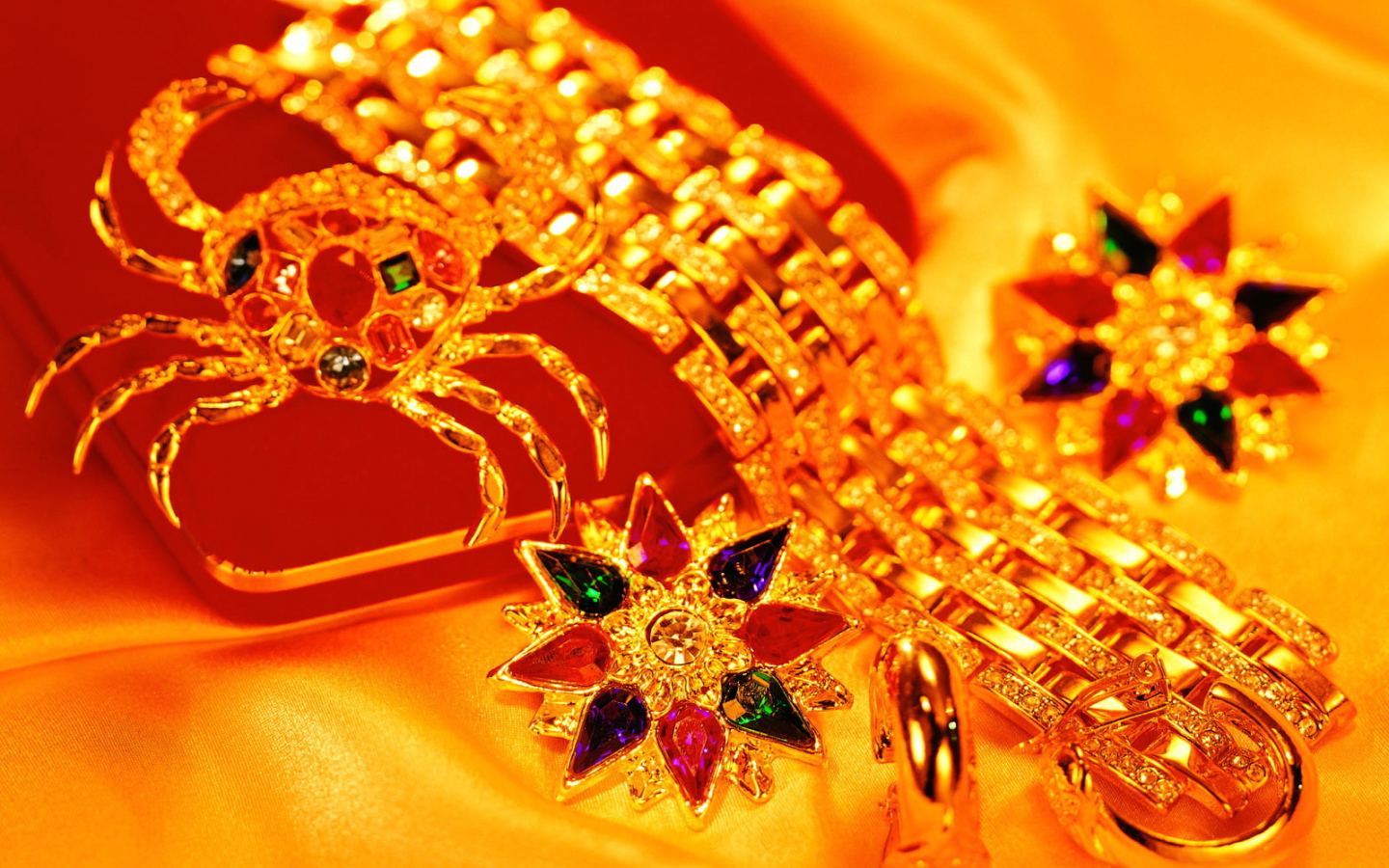 Золотое украшение