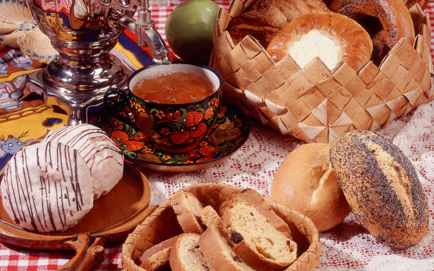 Булки с творогом и маком