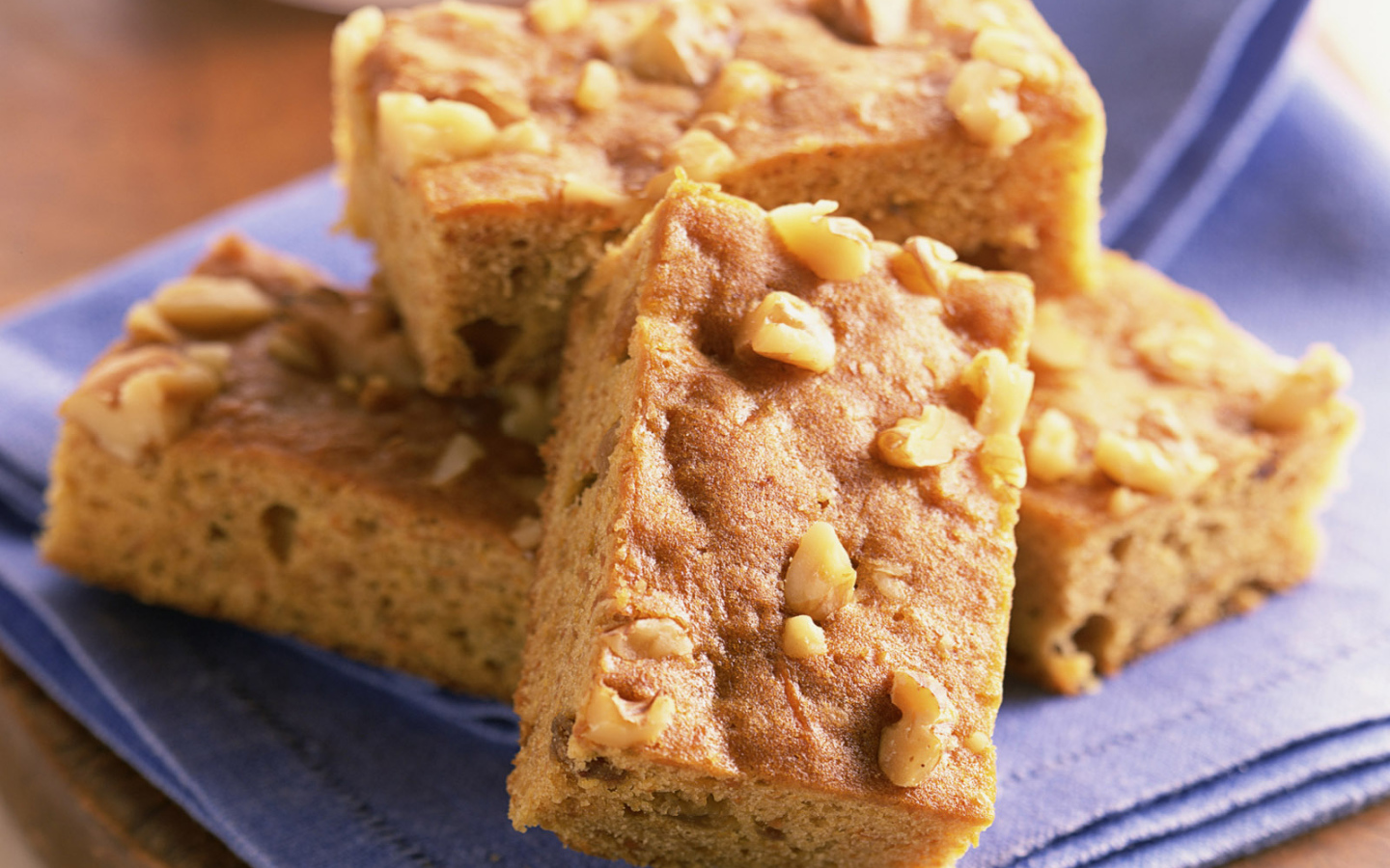 Пирог с грецкими орехами