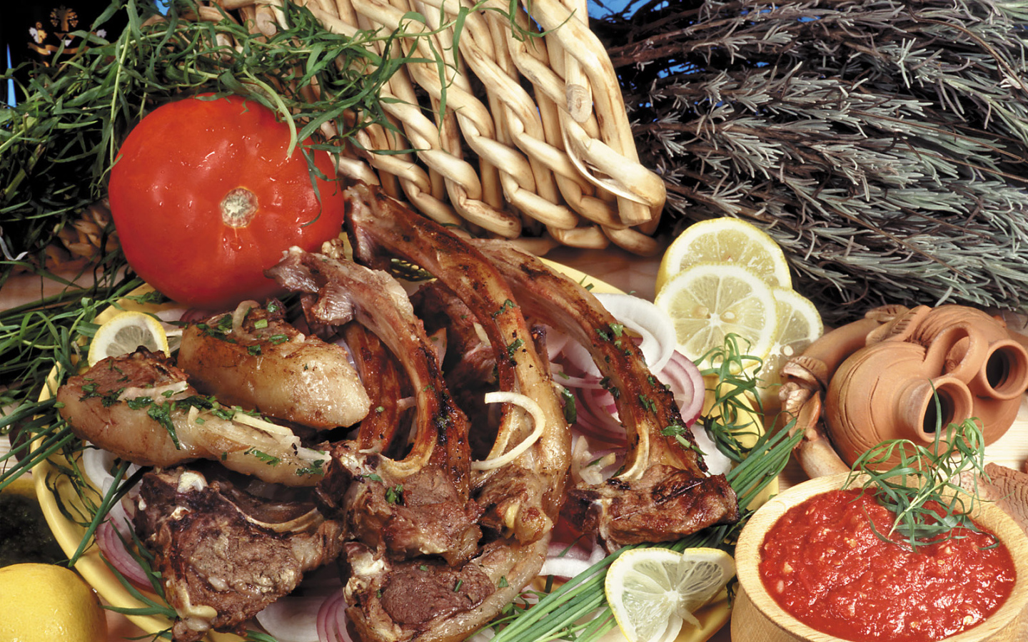 Жаренные ребра с томатом