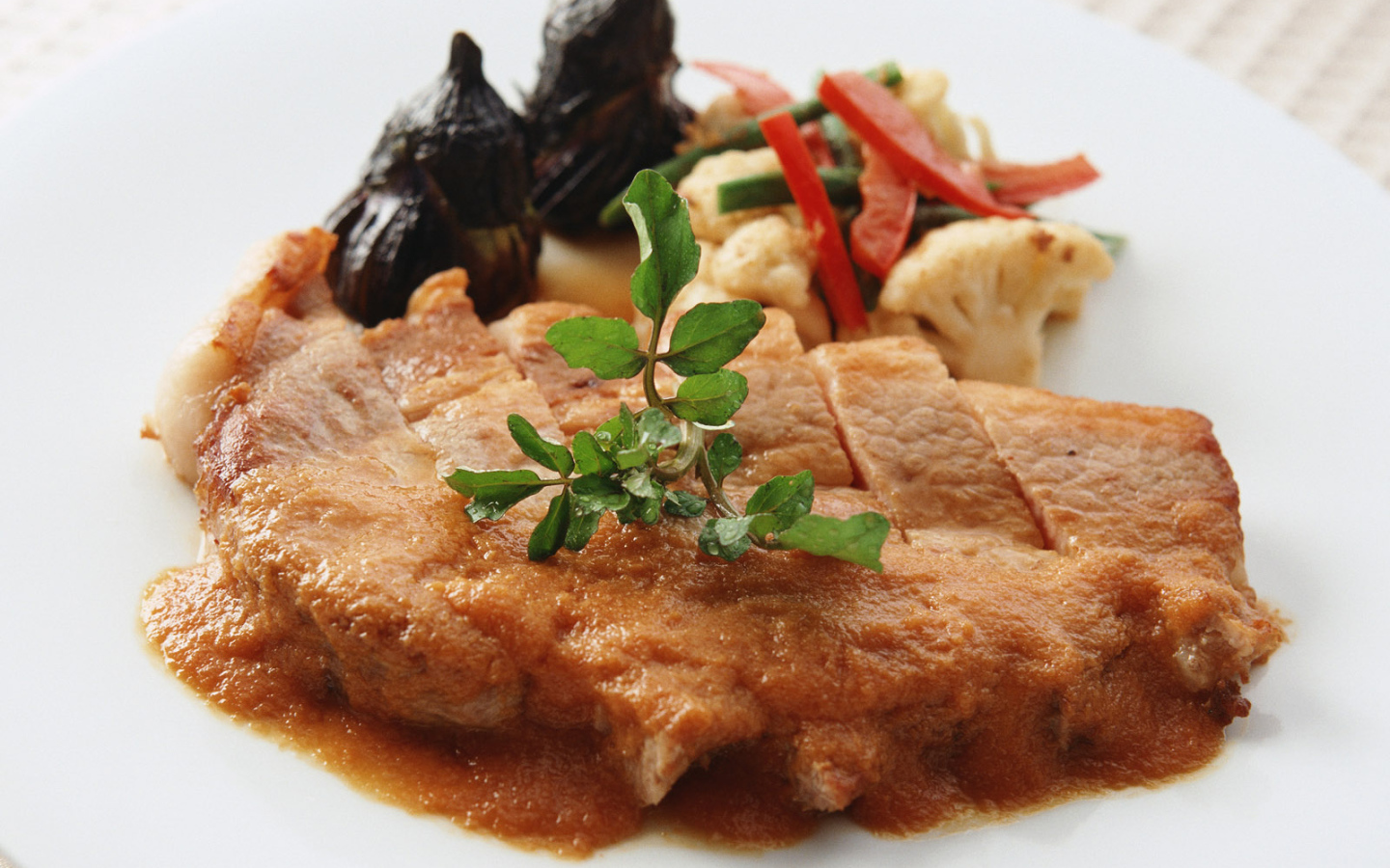 Мясное блюдо с цветной капустой