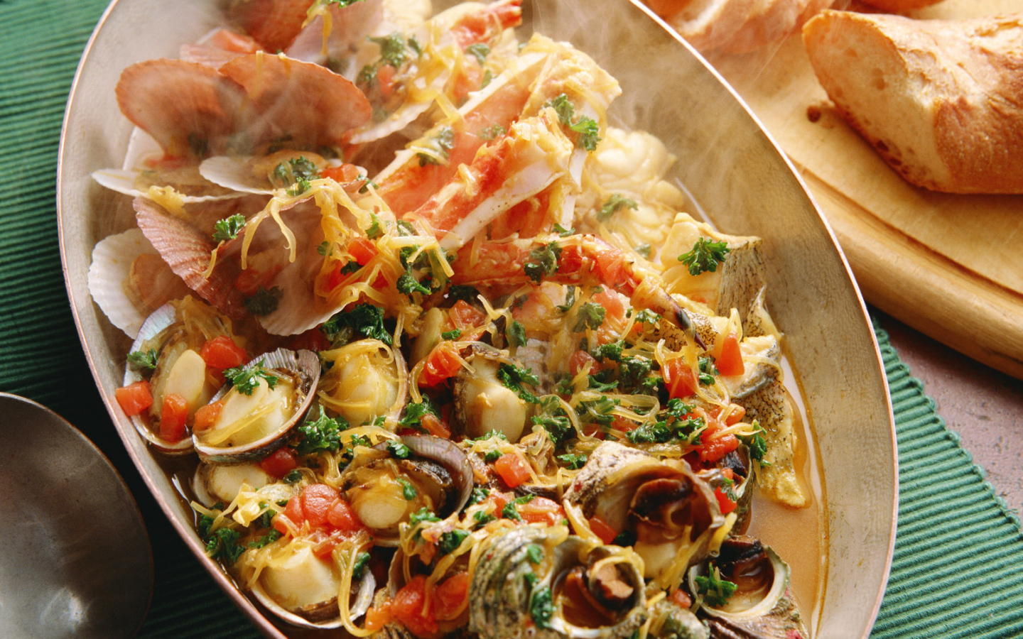 Мясное блюдо с морепродуктами