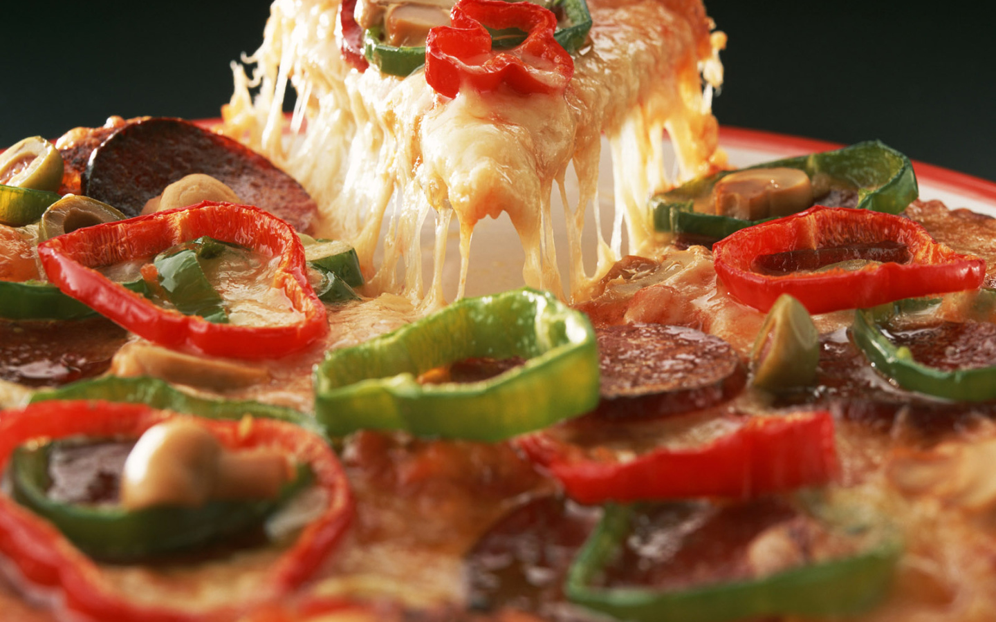 Горячая пицца с перцем