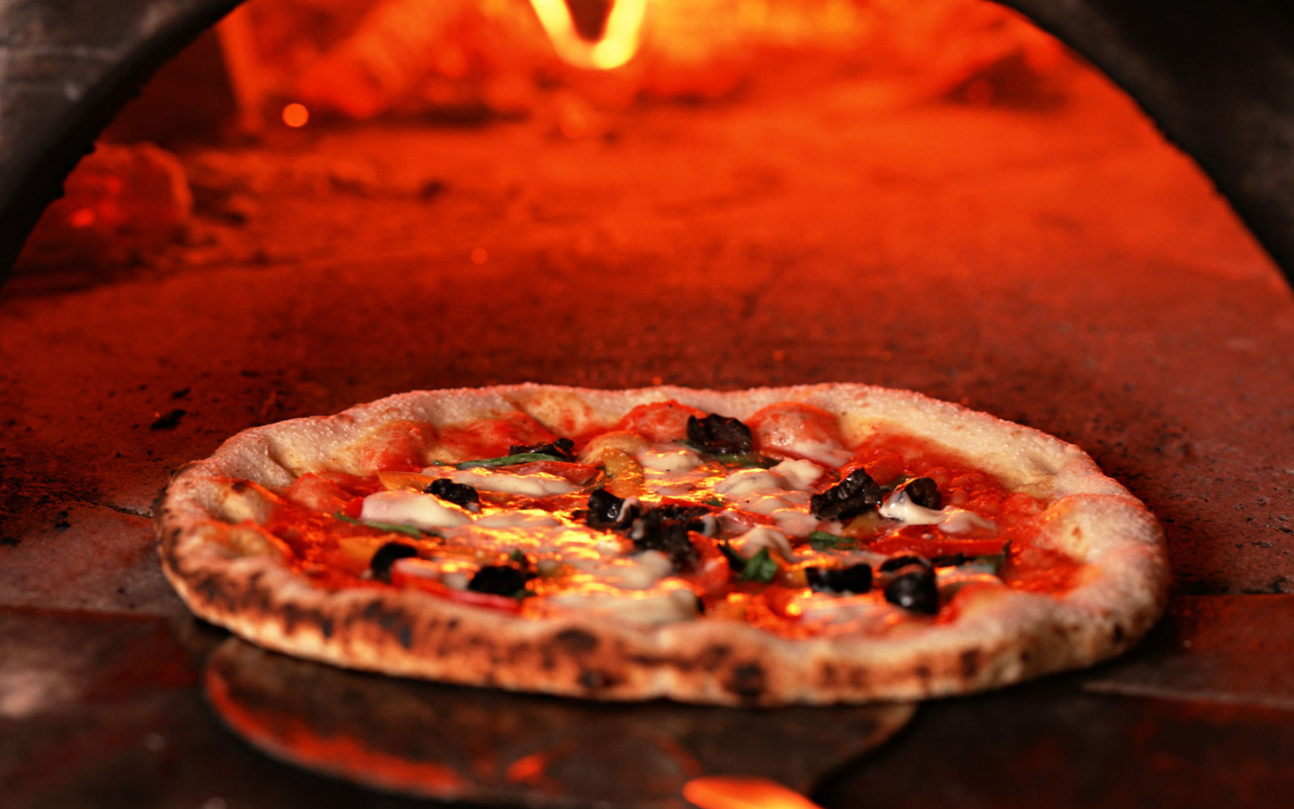 Пицца в печи