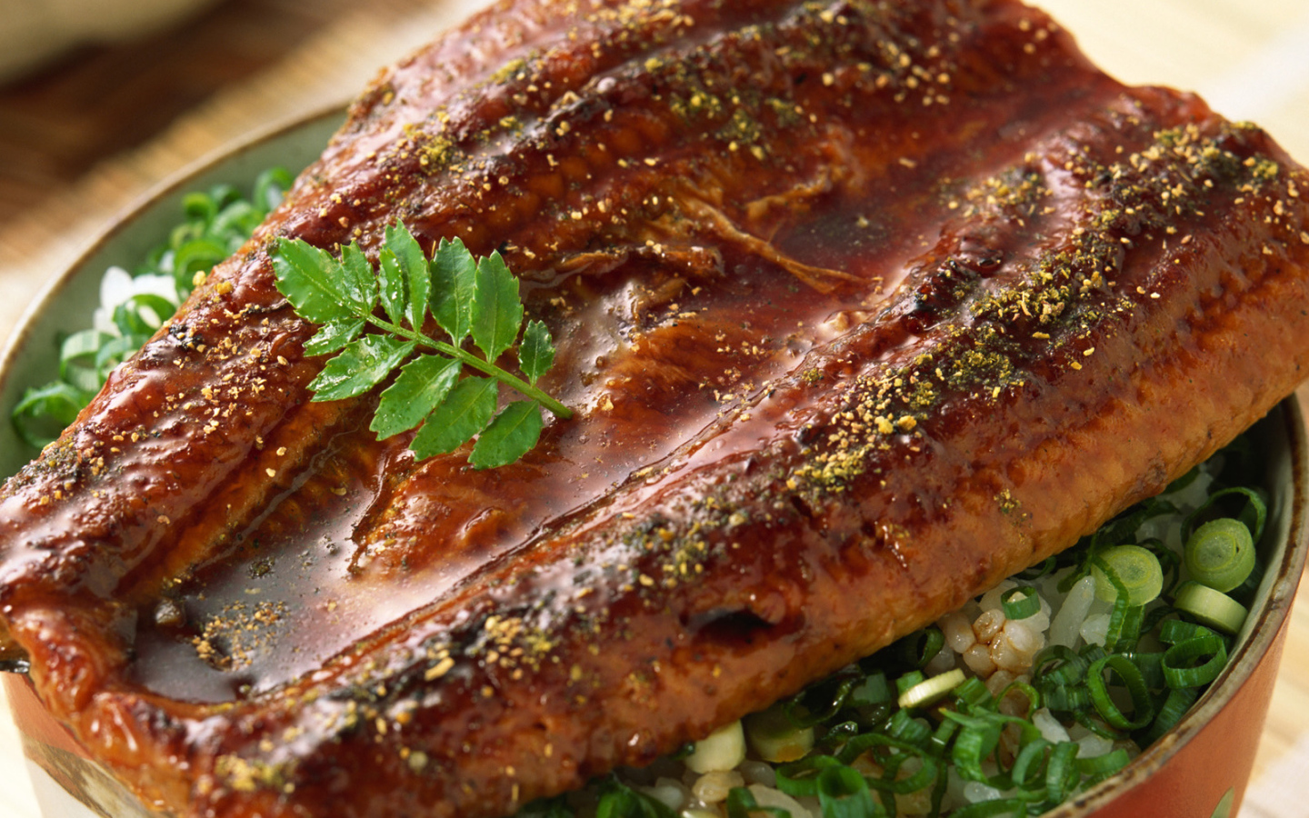 Рыба приправленная луком