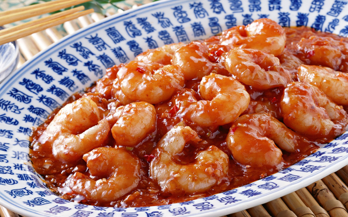 Креветки в томате