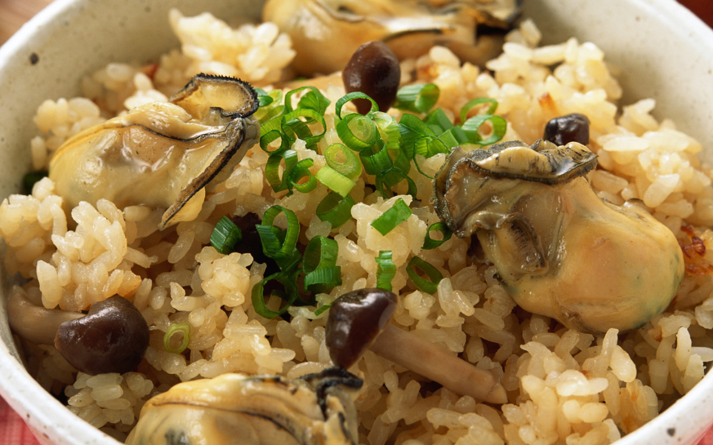 Морепродукты с рисом и грибами