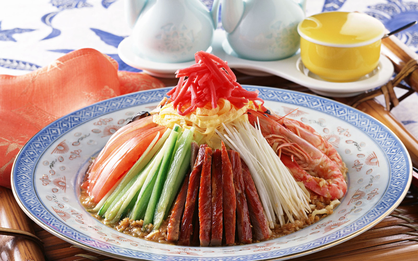 Мясо и креветки