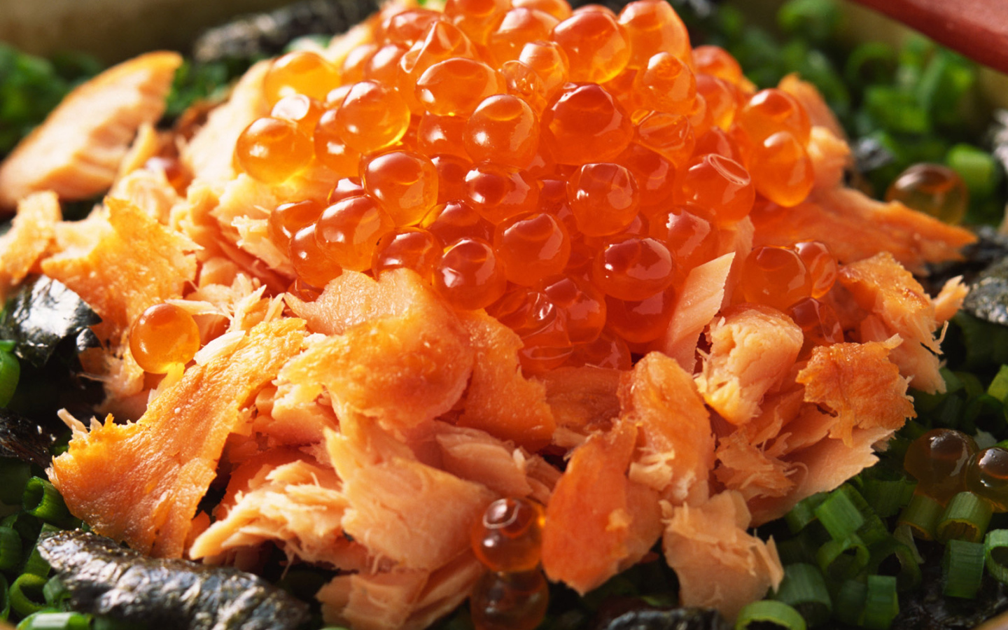 Красная икра с луком