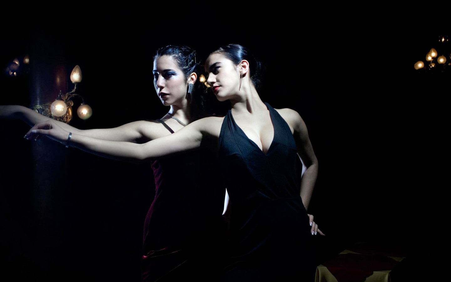 Светские львицы