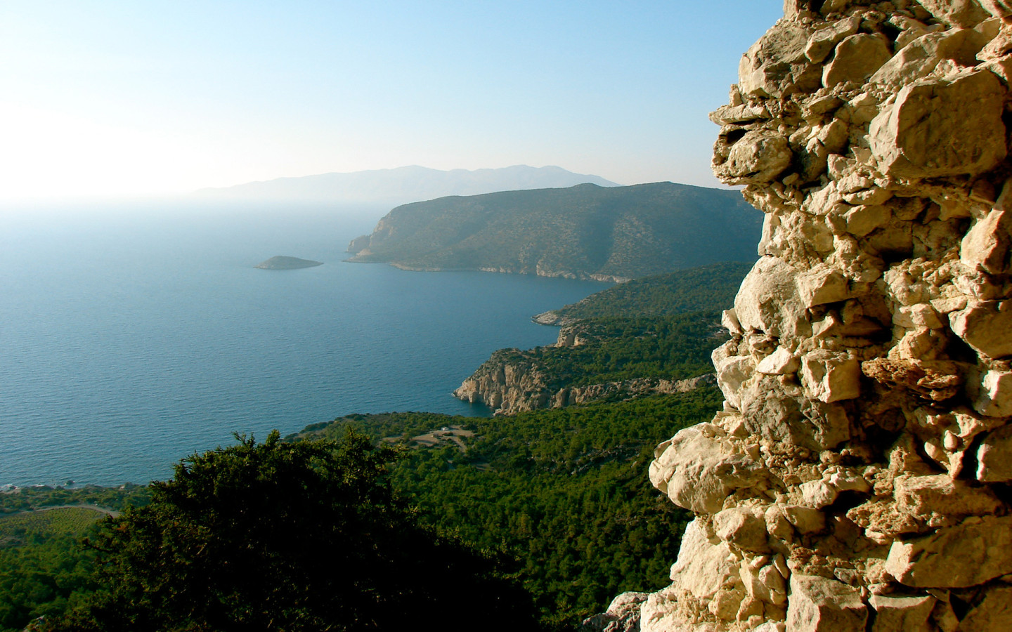 Красивый вид со скалы