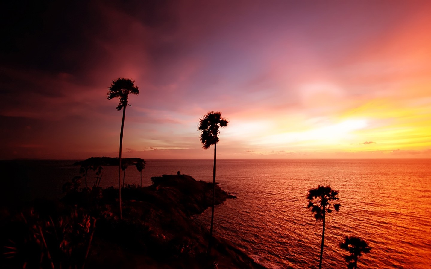 Красивый закат на горизонте