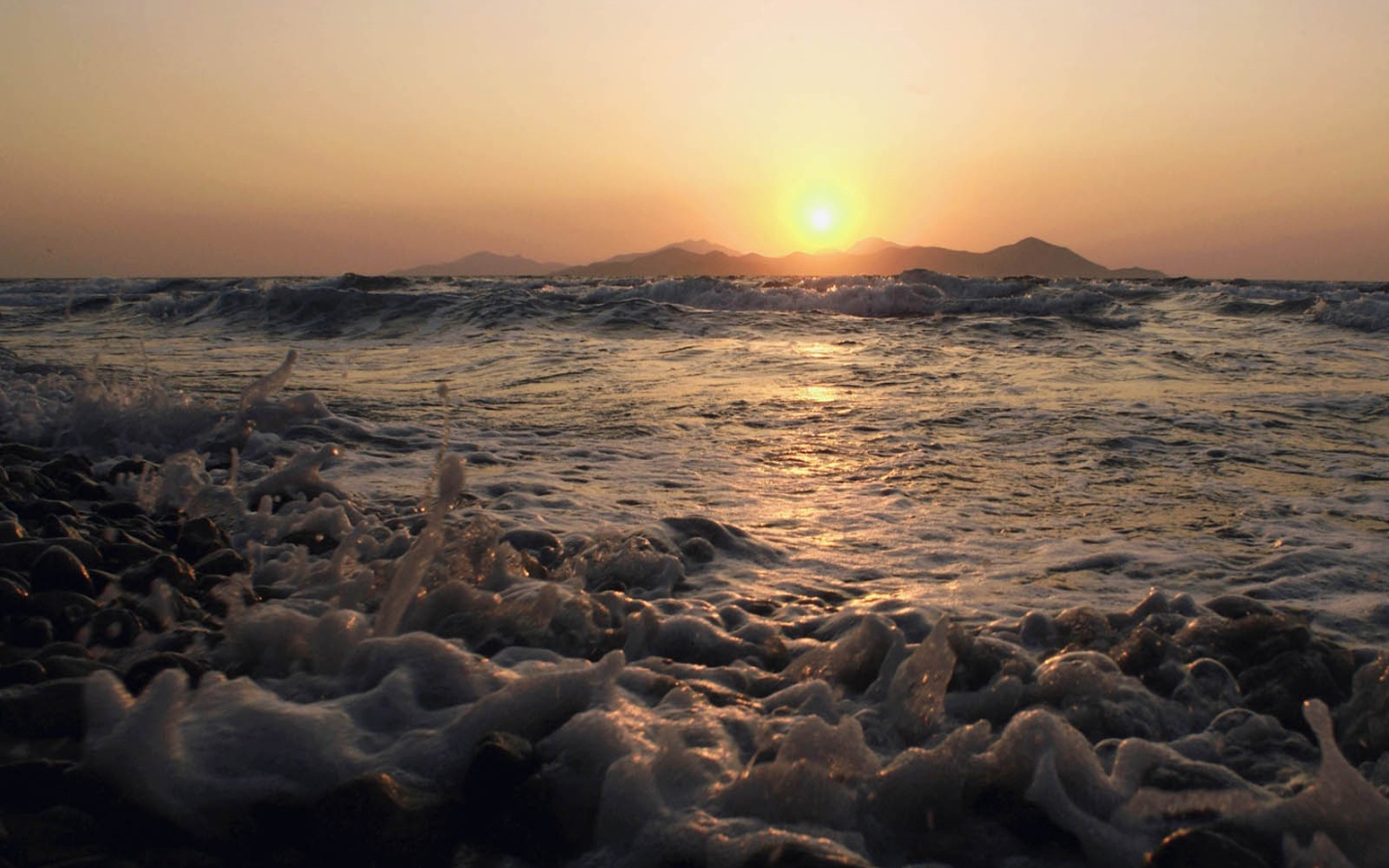 Пенистые волны