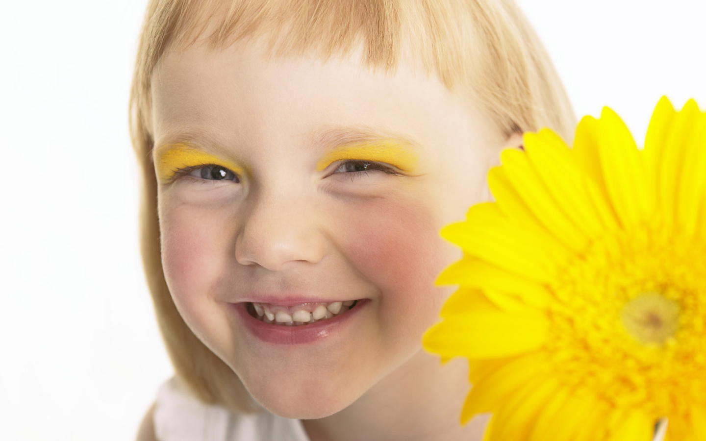 Девочка с цветком