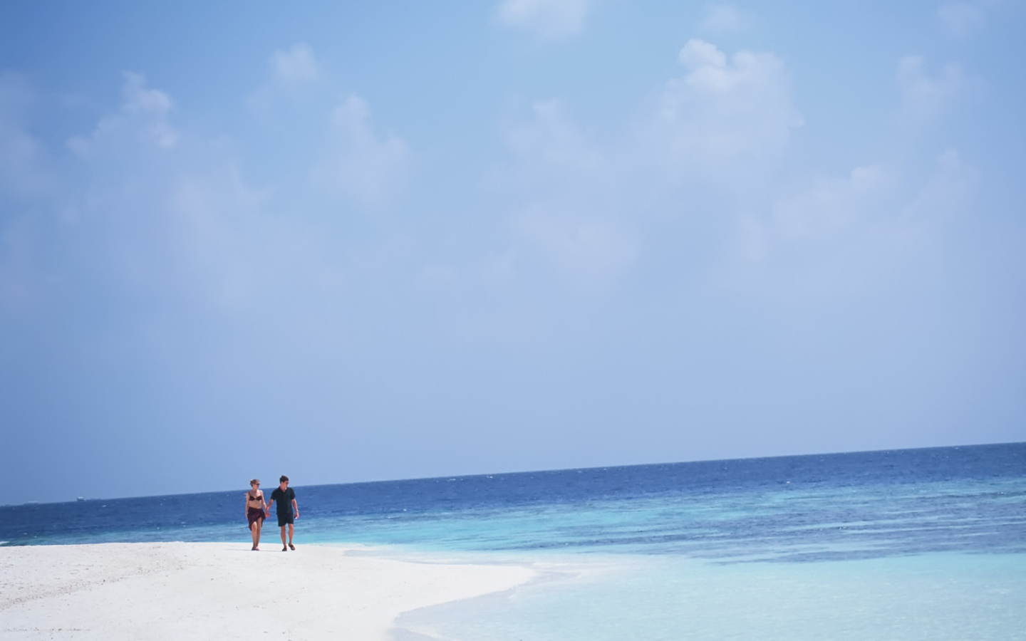 Парочка у моря