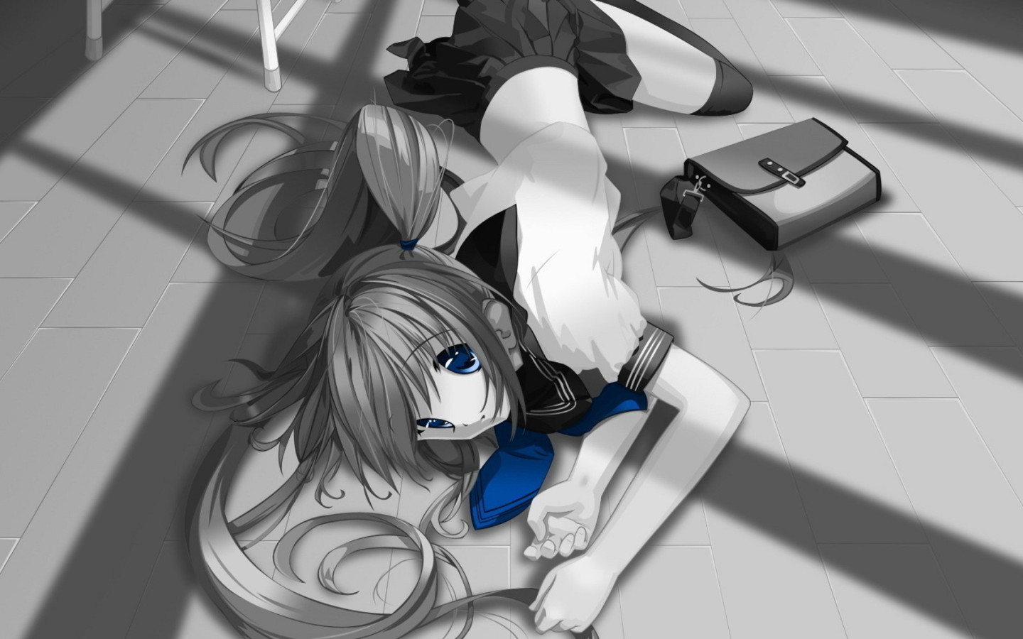 Школьница на полу