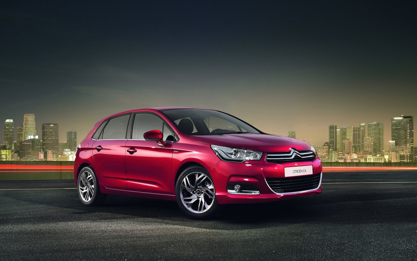красный Ситроен С4