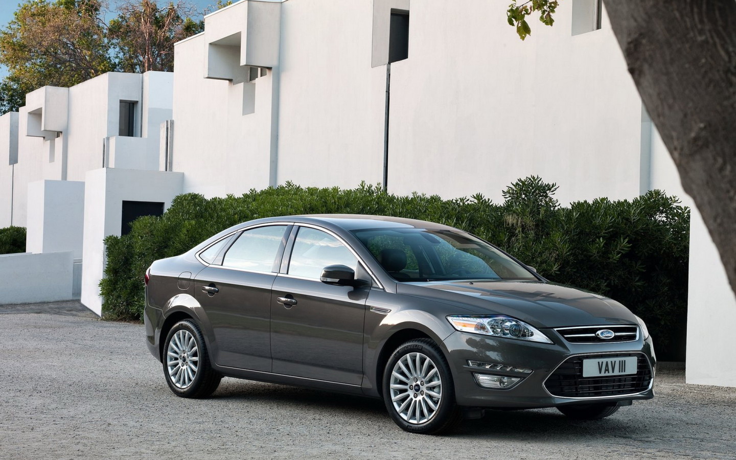 New Ford-Mondeo 5-door