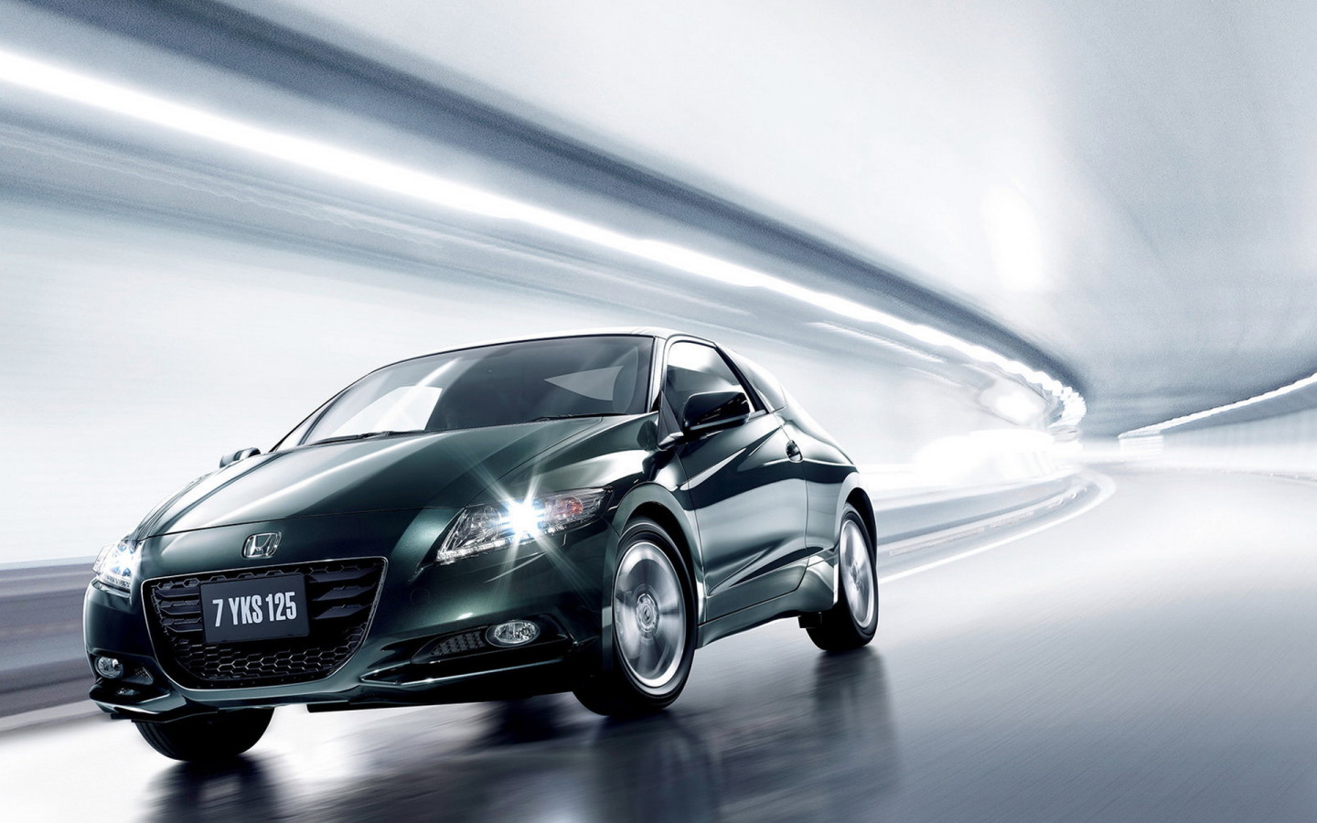Honda CR-Z в туннеле