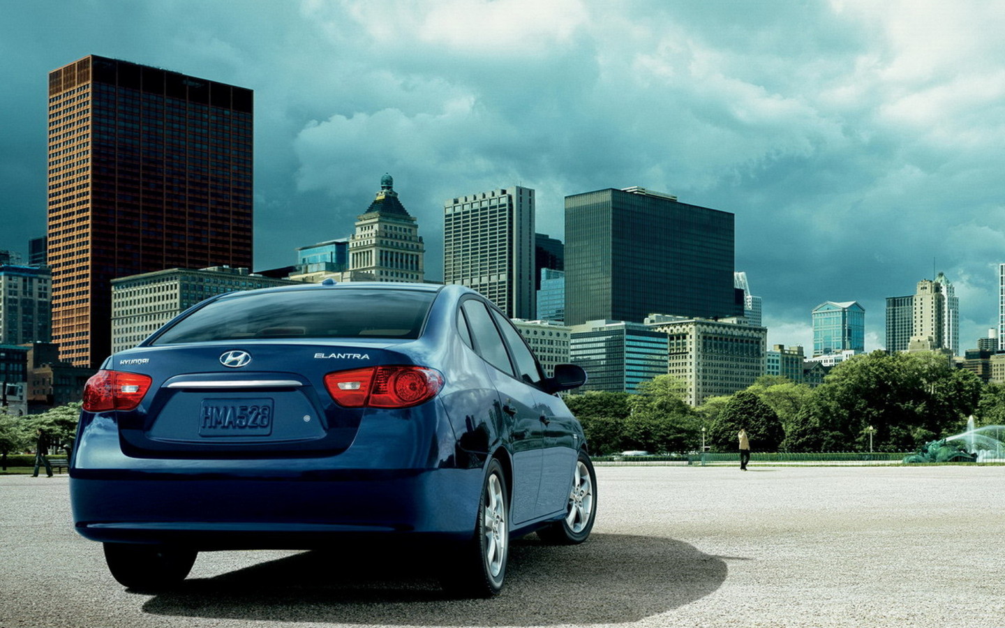 Хендай Элантра в городском парке