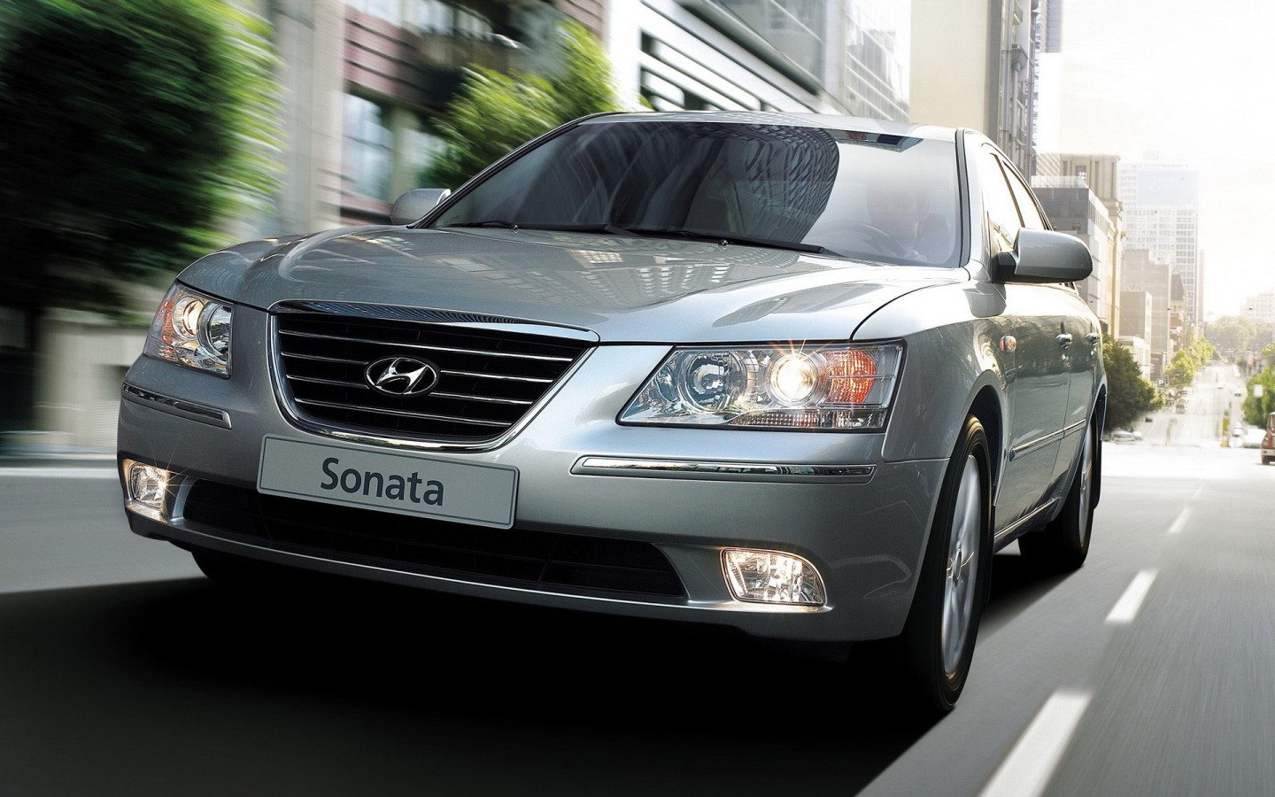 Хендай Соната 5 серии в движении