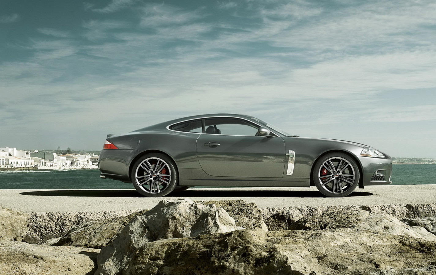 Jaguar XKR Portfolio