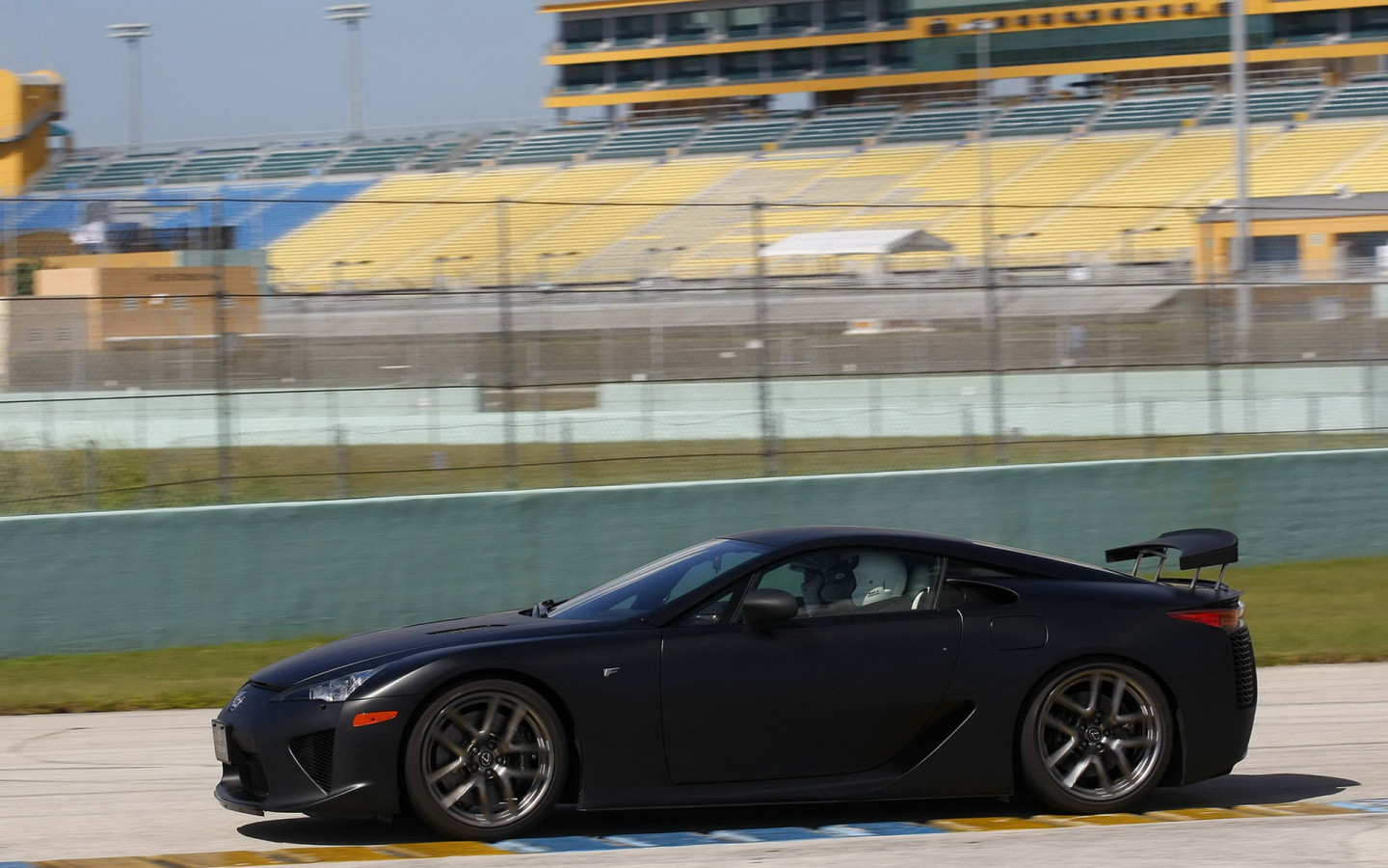 Спортивный Лексус 2012