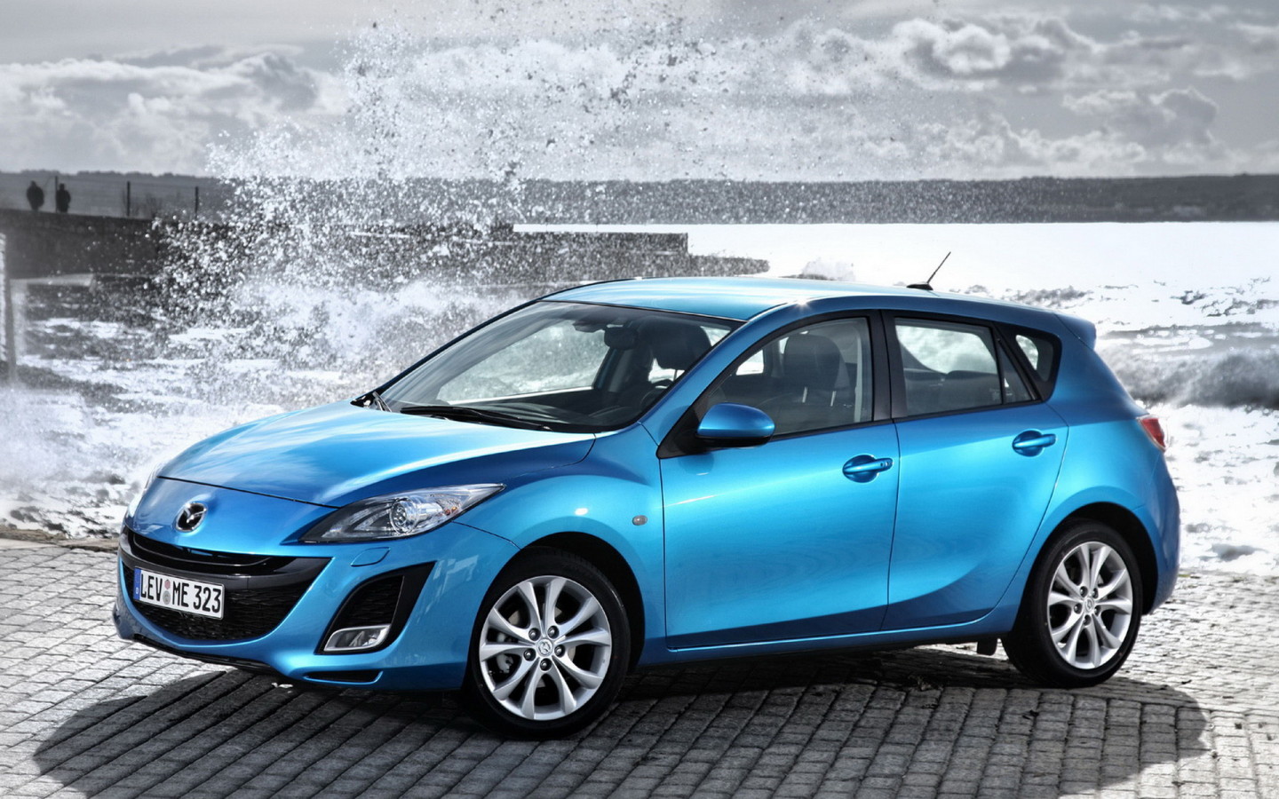 Mazda 3 Hatchback на пристани