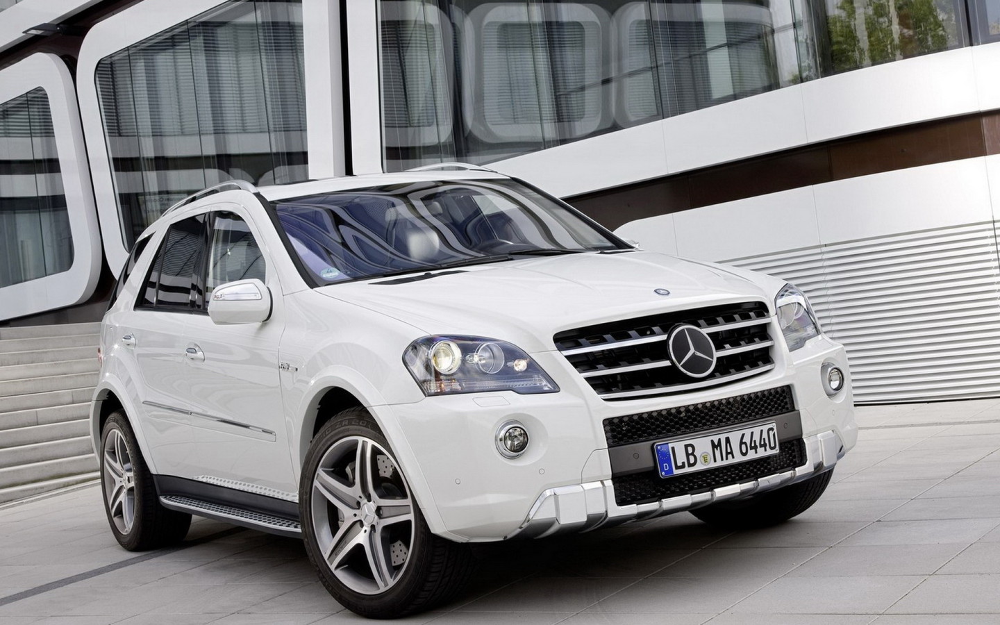 Mercedes-Benz-ML 63 AMG 2011