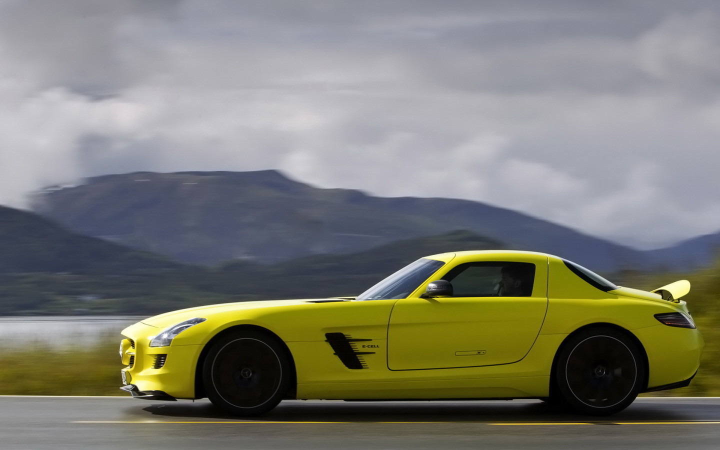 Мерседес Бенц SLS-AMG
