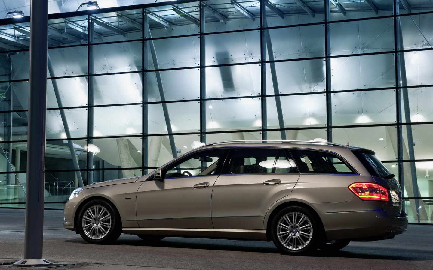 Мерседес Бенц E250