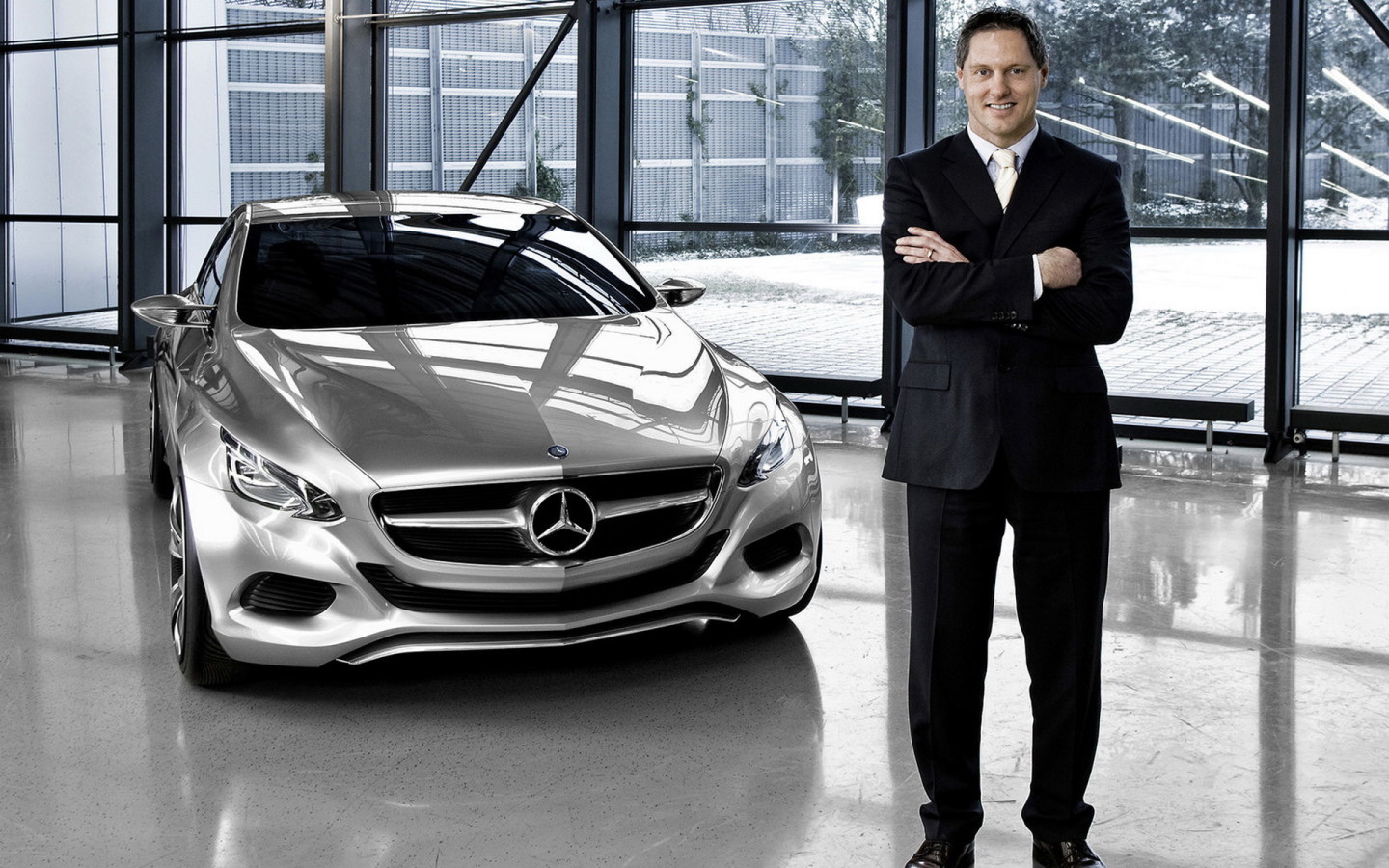 Mercedes Benz F800 Style Concept в автосалоне