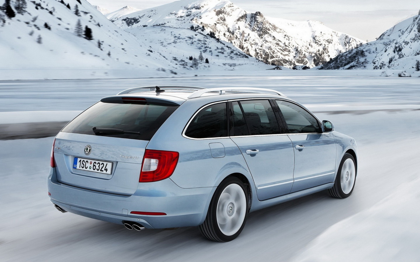 Зимняя прогулка на Шкода Суперб