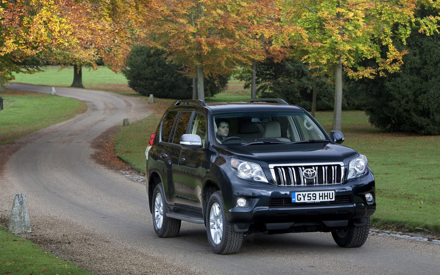 Тойота Ленд Крузер в движении