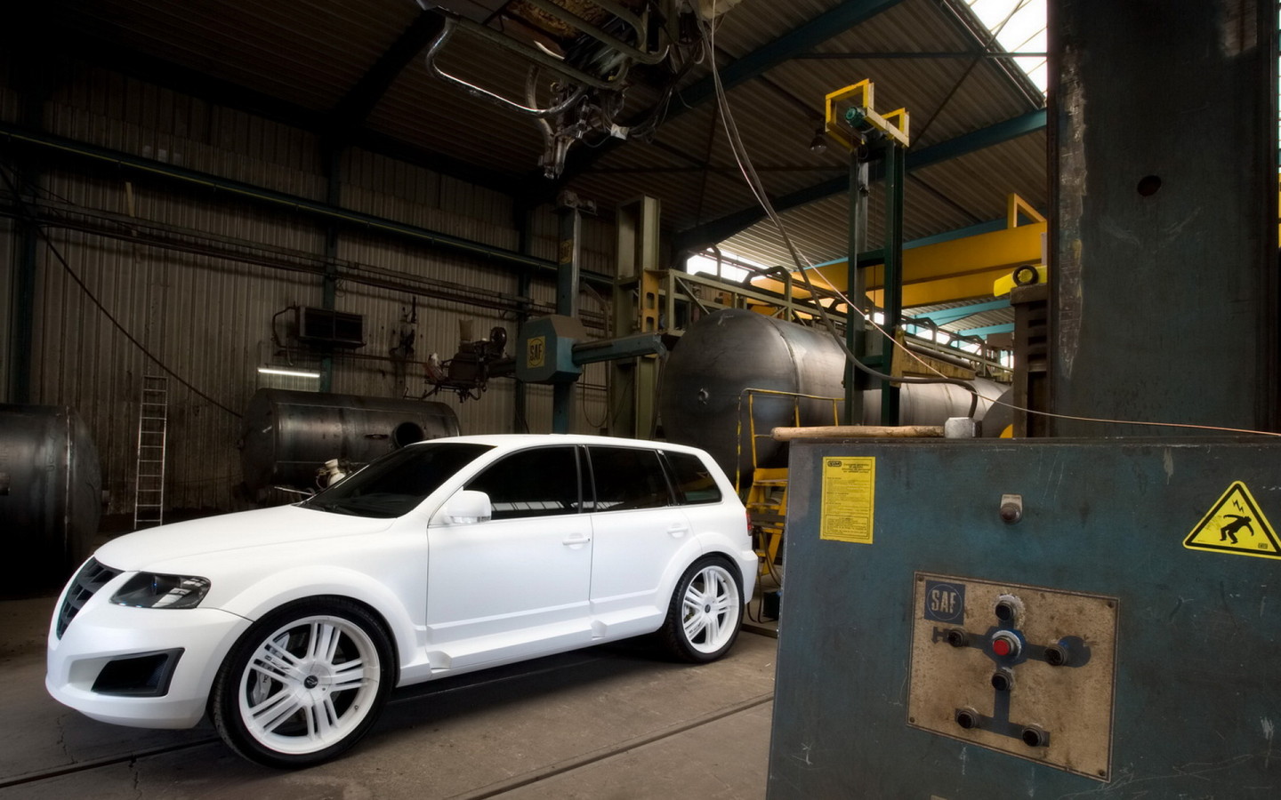 Белоснежный Волксваген Тоурег