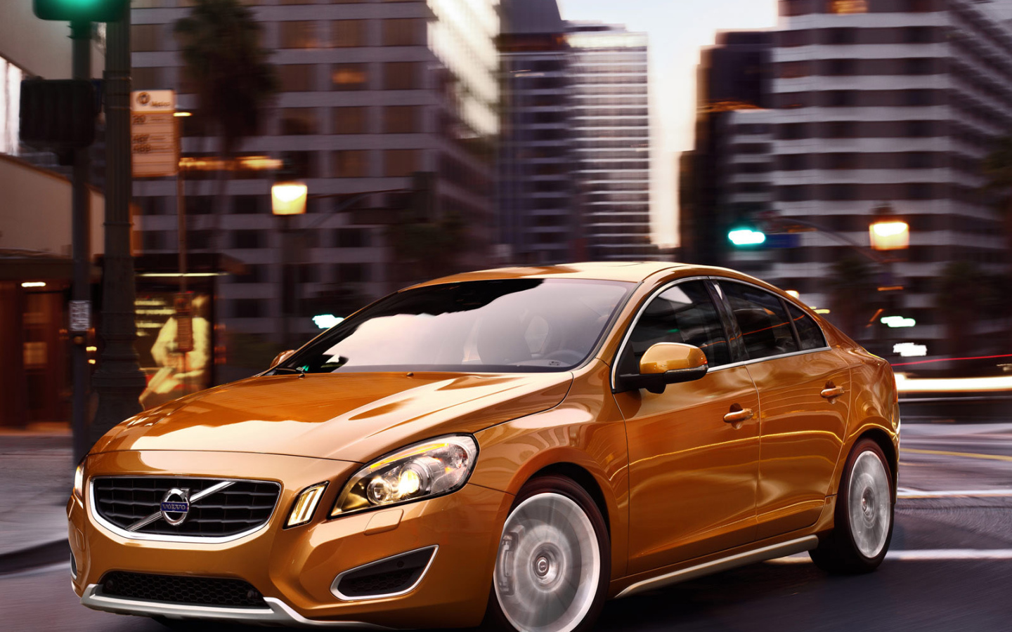 Volvo S60 среди улиц города