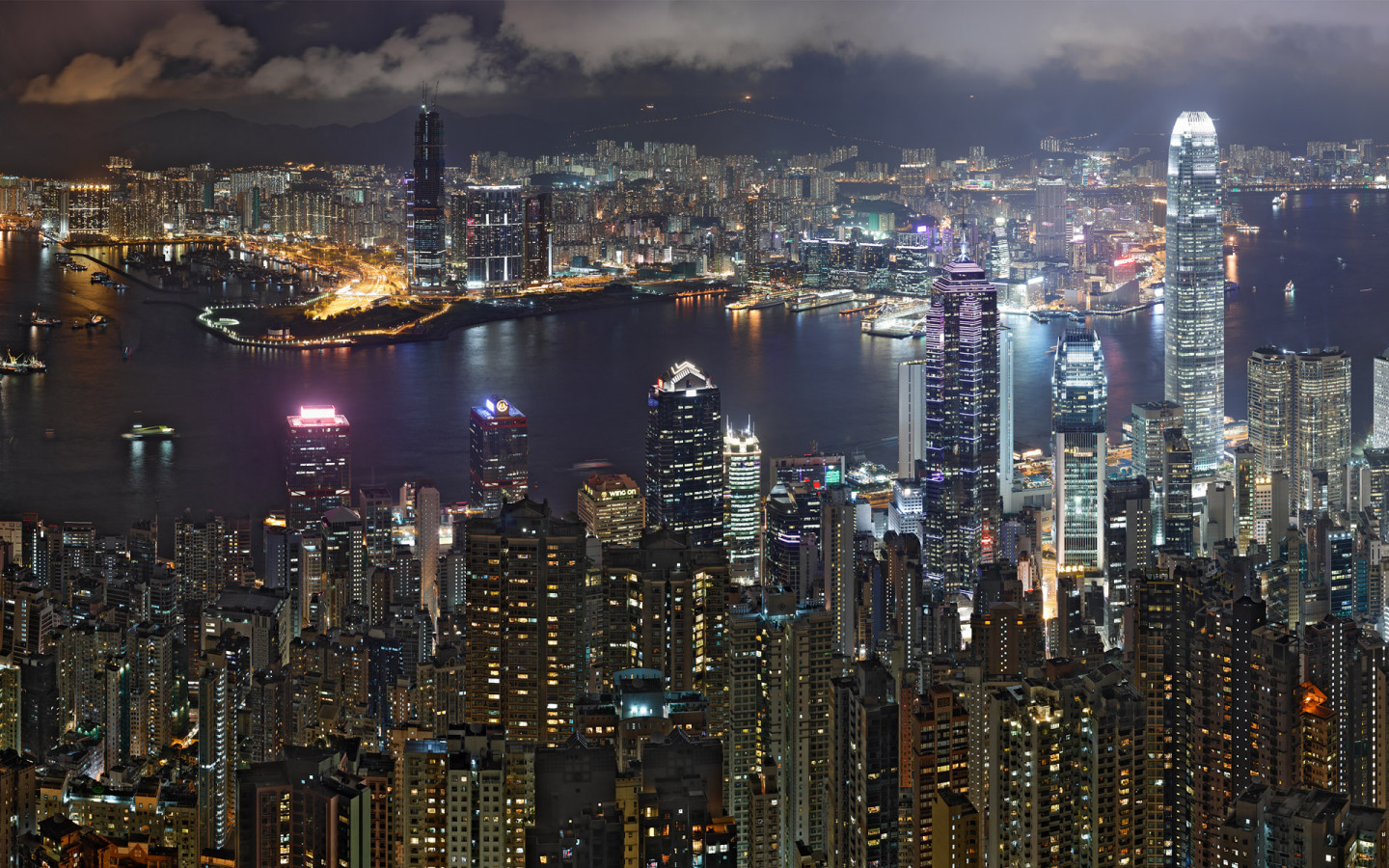 Высотки в центре города