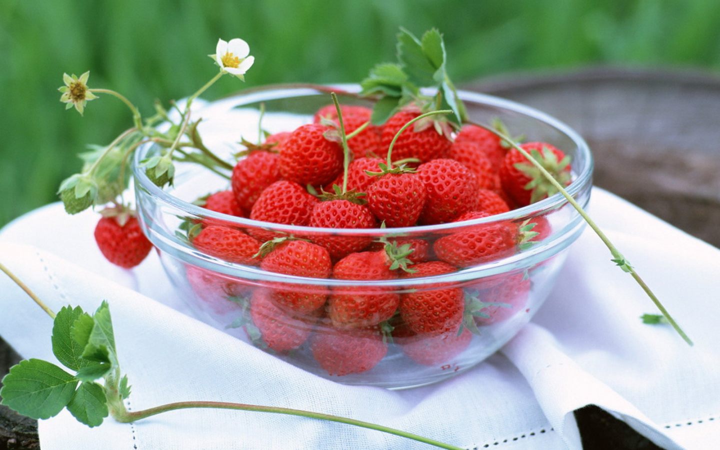 Чашка сладкой ягоды