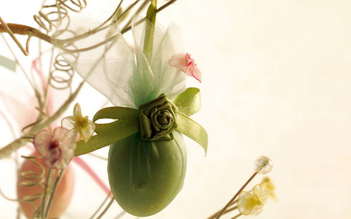 Яйцо на веточке