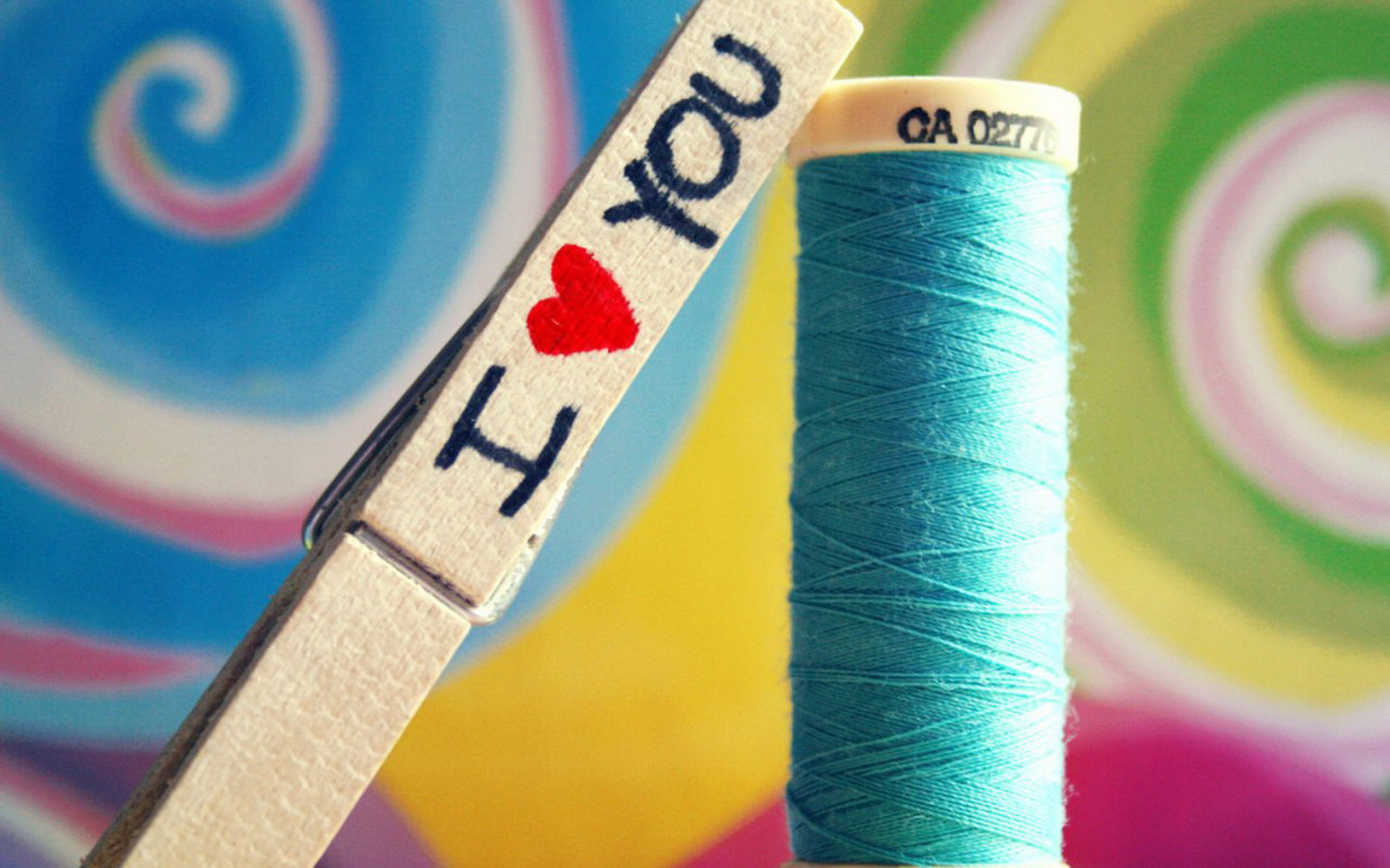 Нитки и прищепка