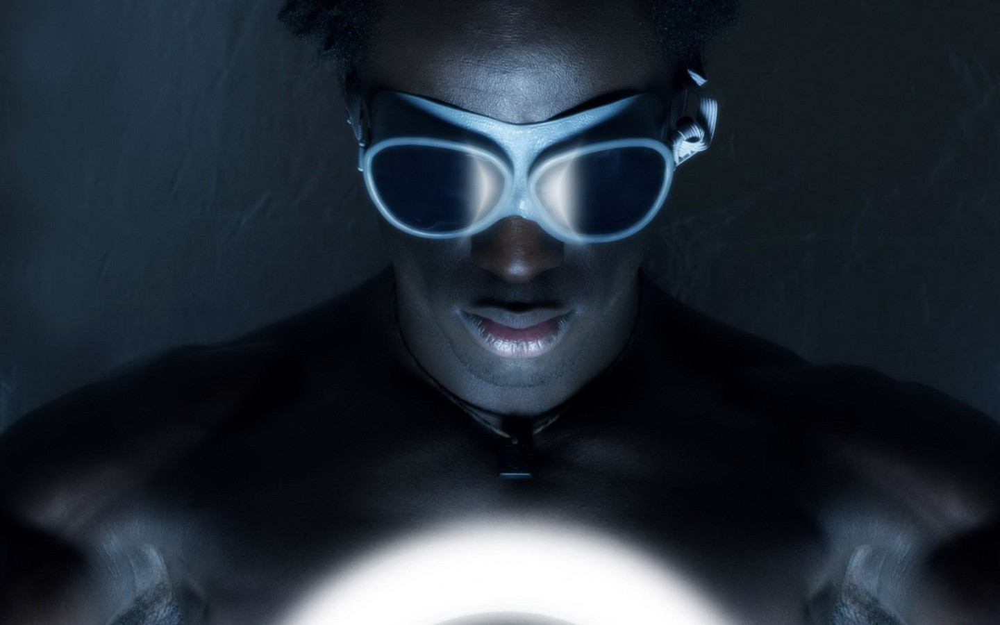 Мужчина в очках