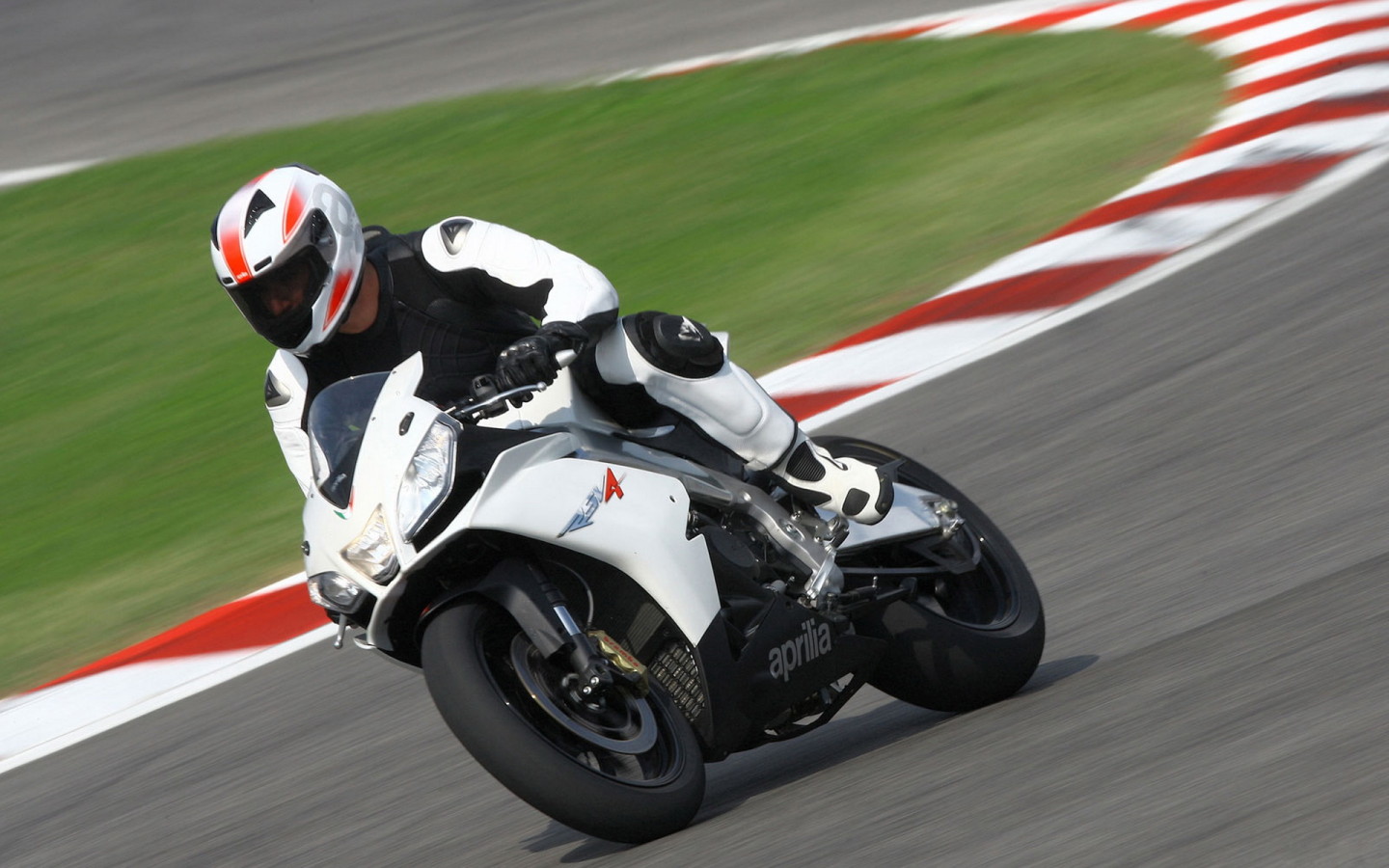 Aprilia RSV4 R