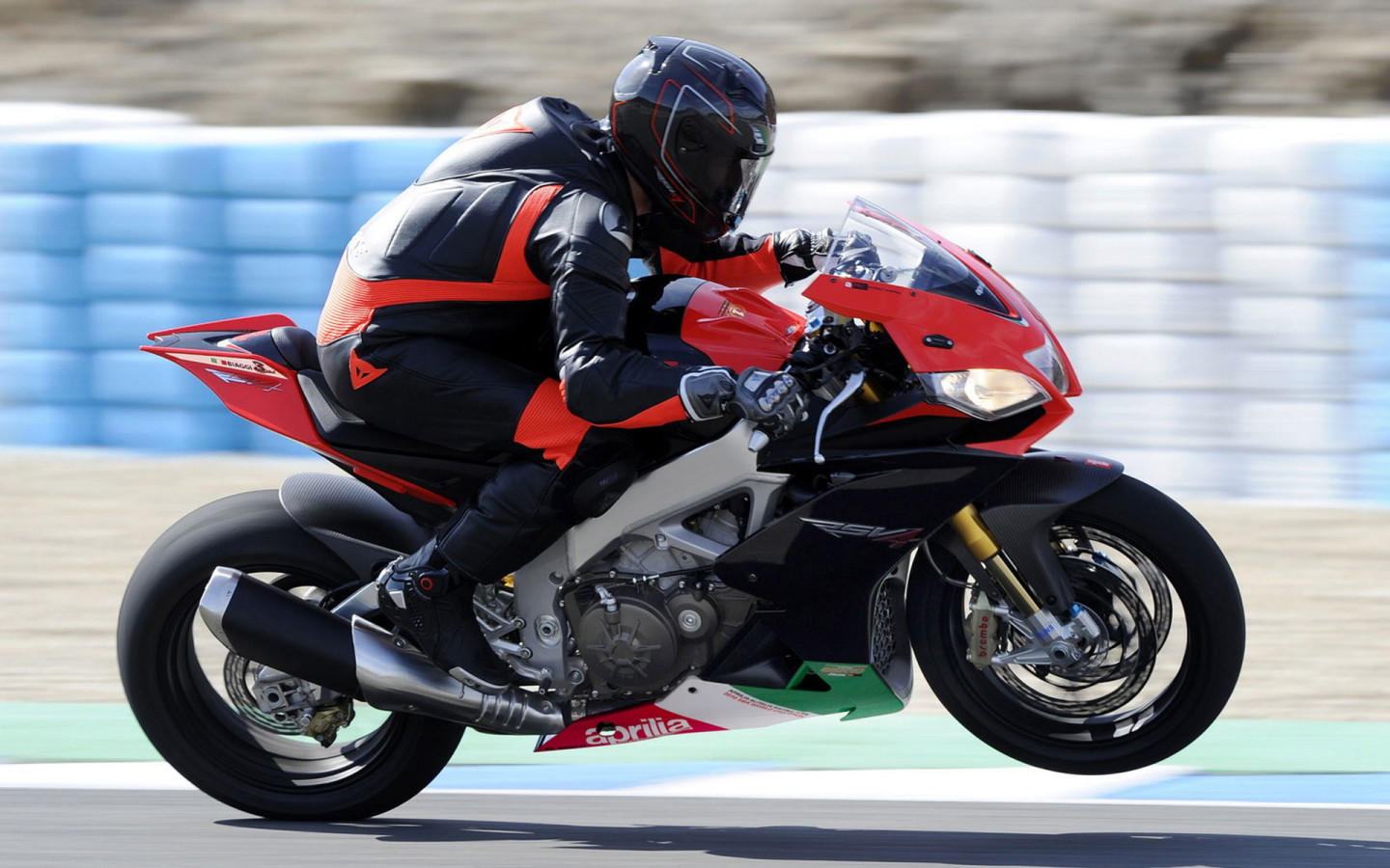 Априлия RSV4 R на соревновании