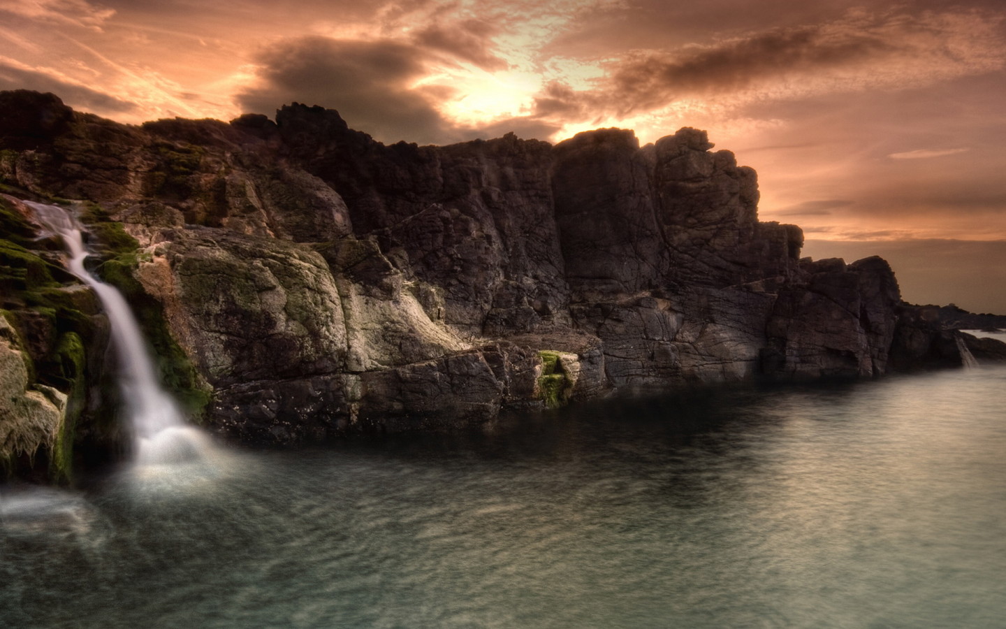 Высокий скальный берег