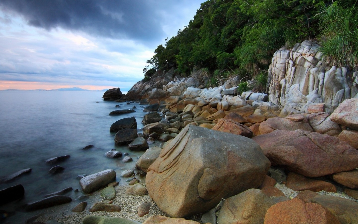 Берег острова